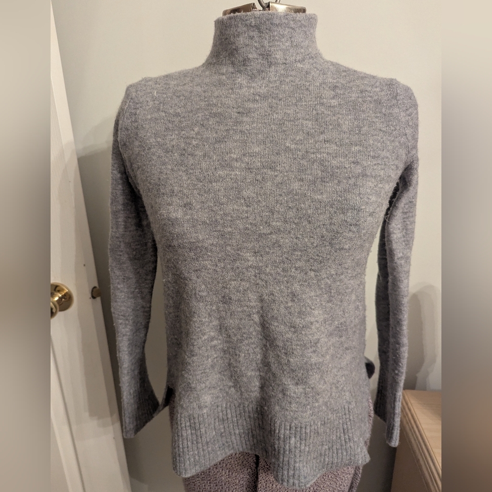 Banana Republic Women's Gray Turtleneck Sweater